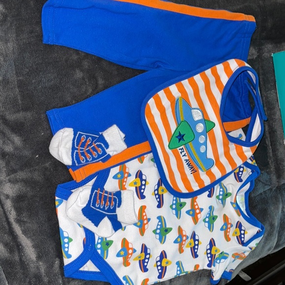 Set - Picture 1 of 3